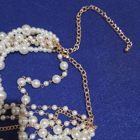 Chic Multi-Layer Pearl and Gold Necklace - Picture 2 of 3